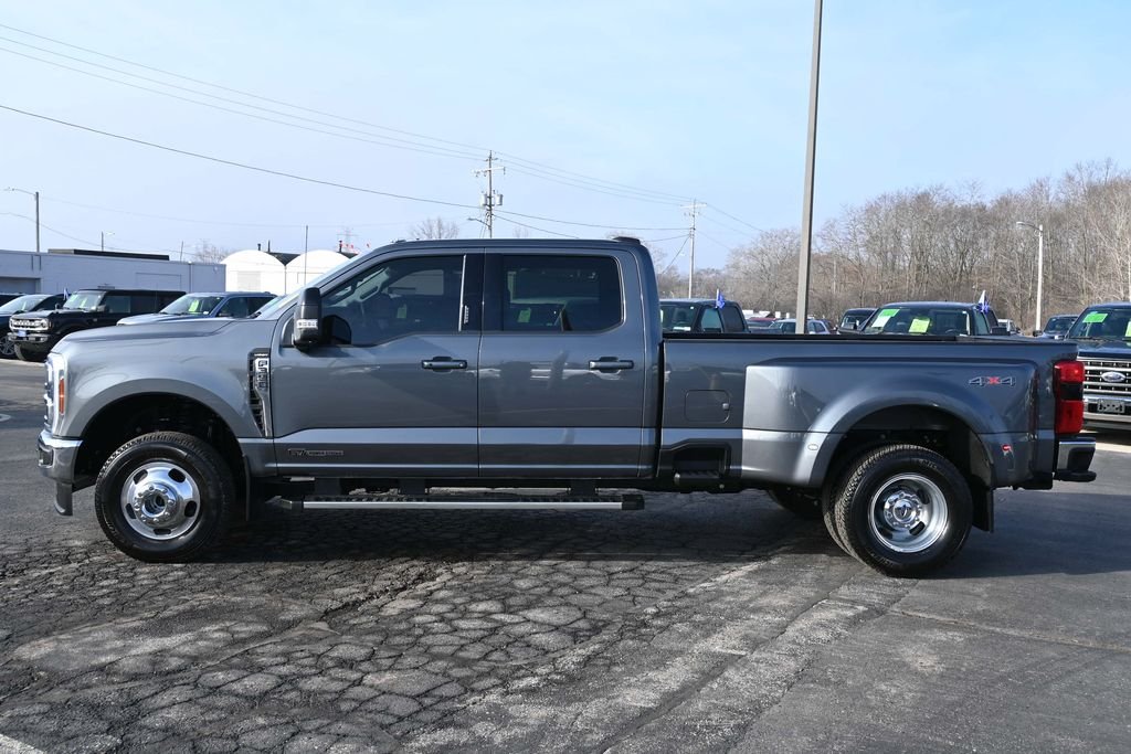 Used 2026 Gray Metallic Ford Lariat image 4