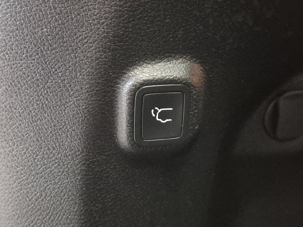 Used 2023 Gray Jeep Altitude image 6