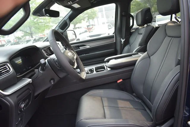 New 2026 Fathom Blue Pearl-Coat Exterior Paint (Late Availability) Jeep Limited Altitude image 33