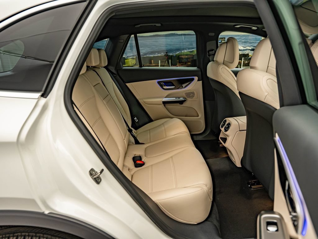 New 2027 Polar White Mercedes-Benz GLC 300 image 34