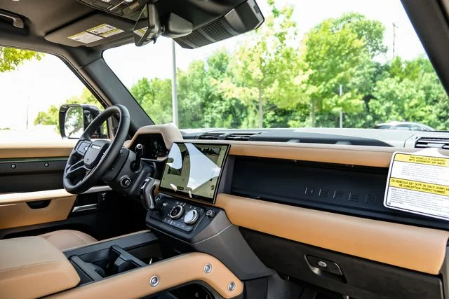 New 2026 Woolstone Green Land Rover X-Dynamic SE image 16
