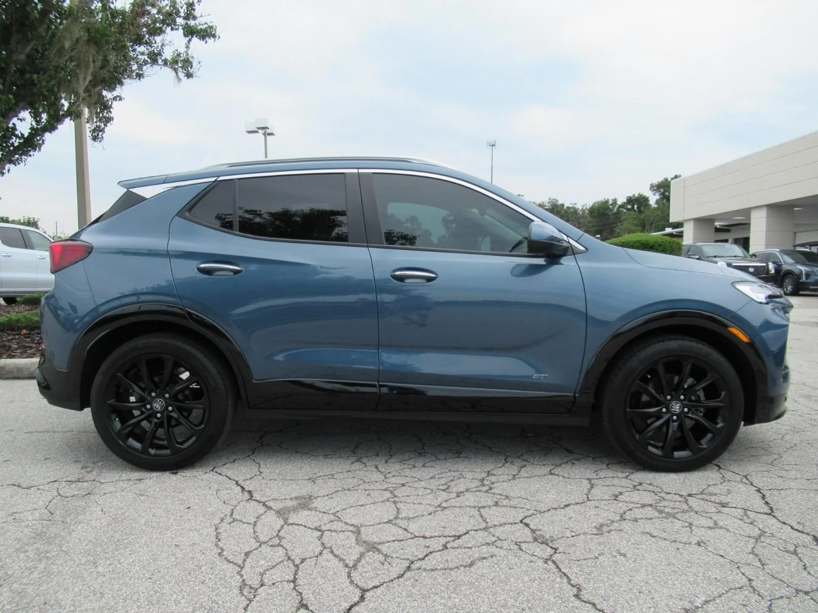 Used 2025 Blue Buick Sport Touring image 2