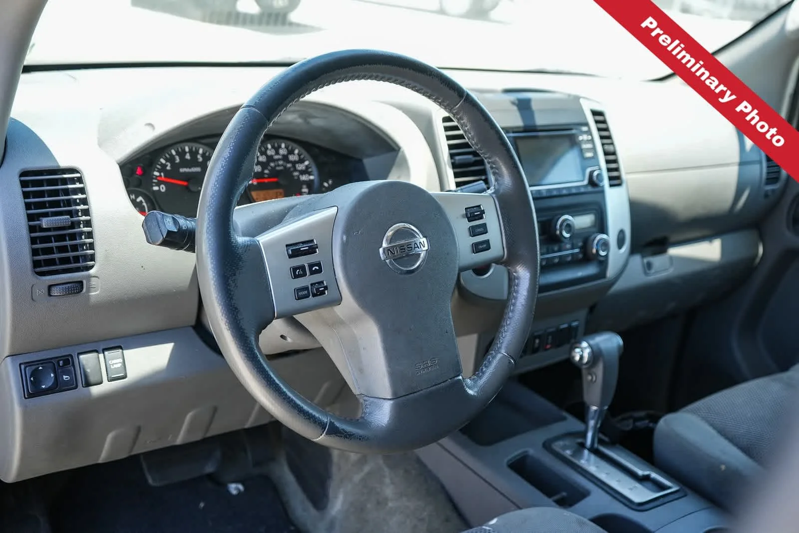Used 2018 Magnetic Black Nissan SV V6 image 15