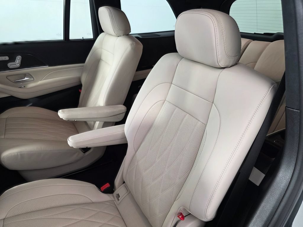 New 2026 MANUFAKTUR Silicon Grey Mercedes-Benz AMG® GLS 63 4MATIC+ SUV image 33