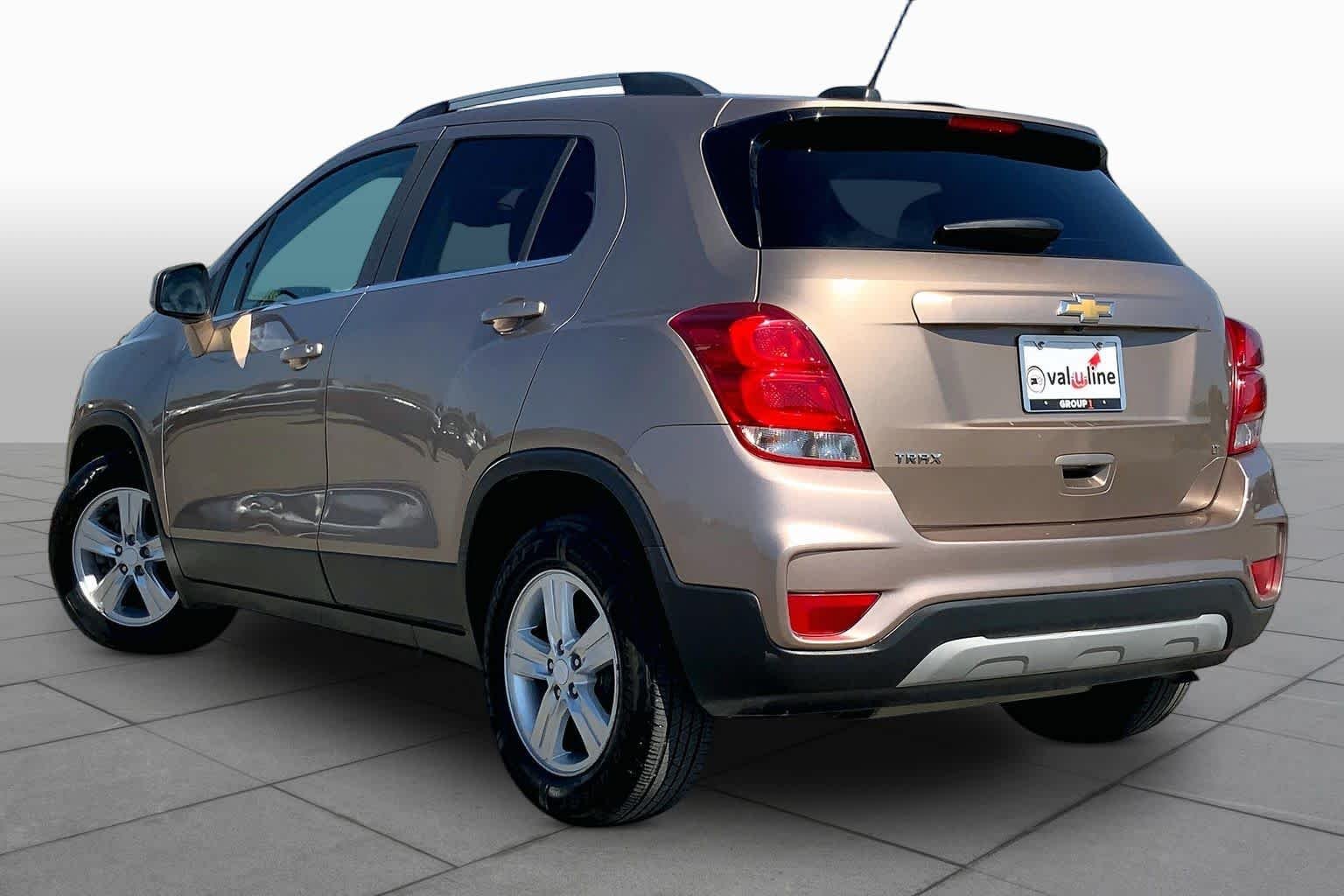 Used 2018 Sandy Ridge Metallic Chevrolet LT image 12