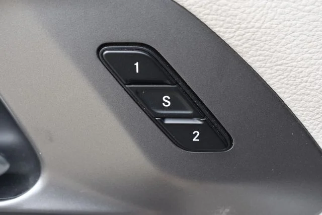 Used 2024 Silver Chrysler Touring L image 10