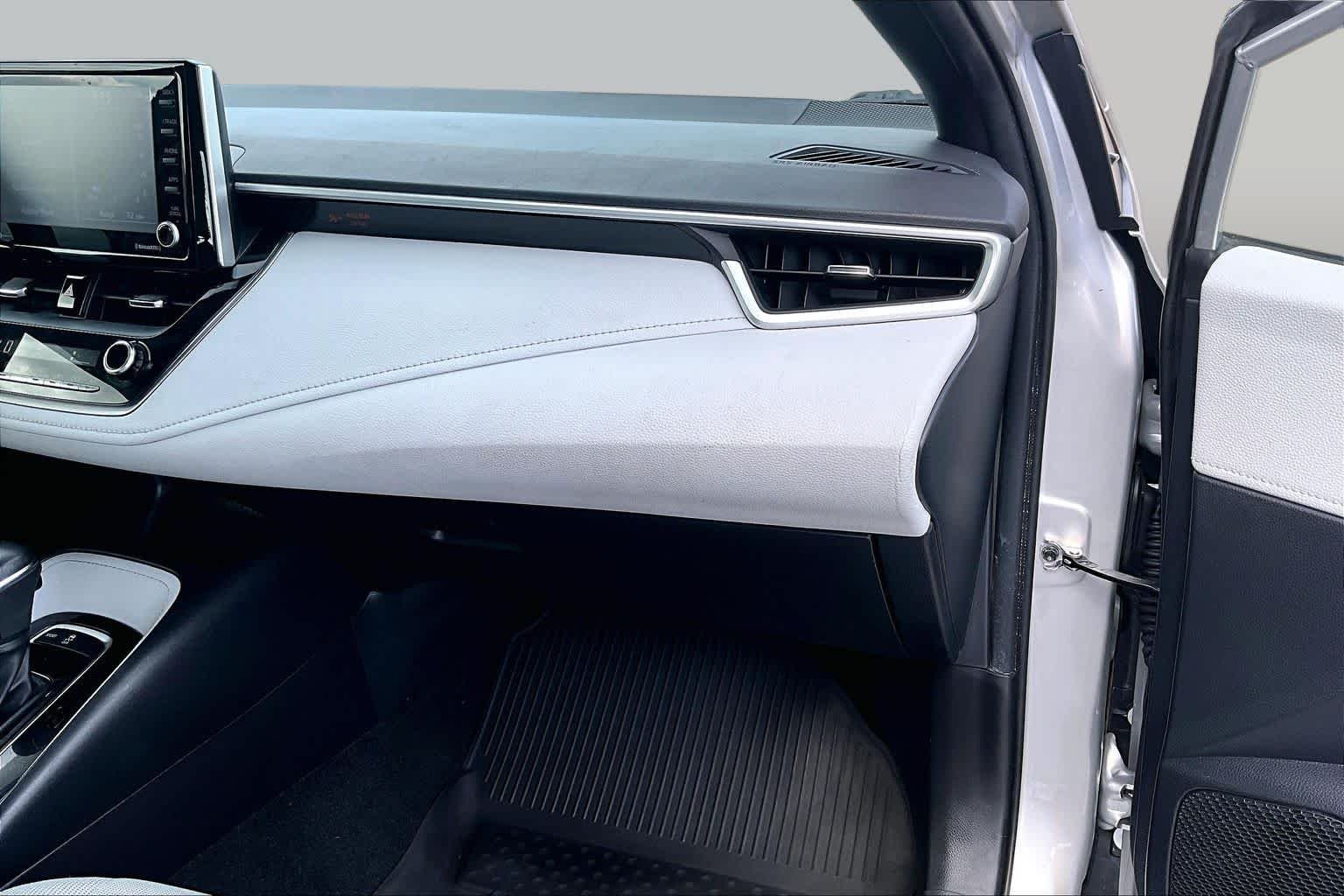 Used 2022 Classic Silver Metallic Toyota SE image 19
