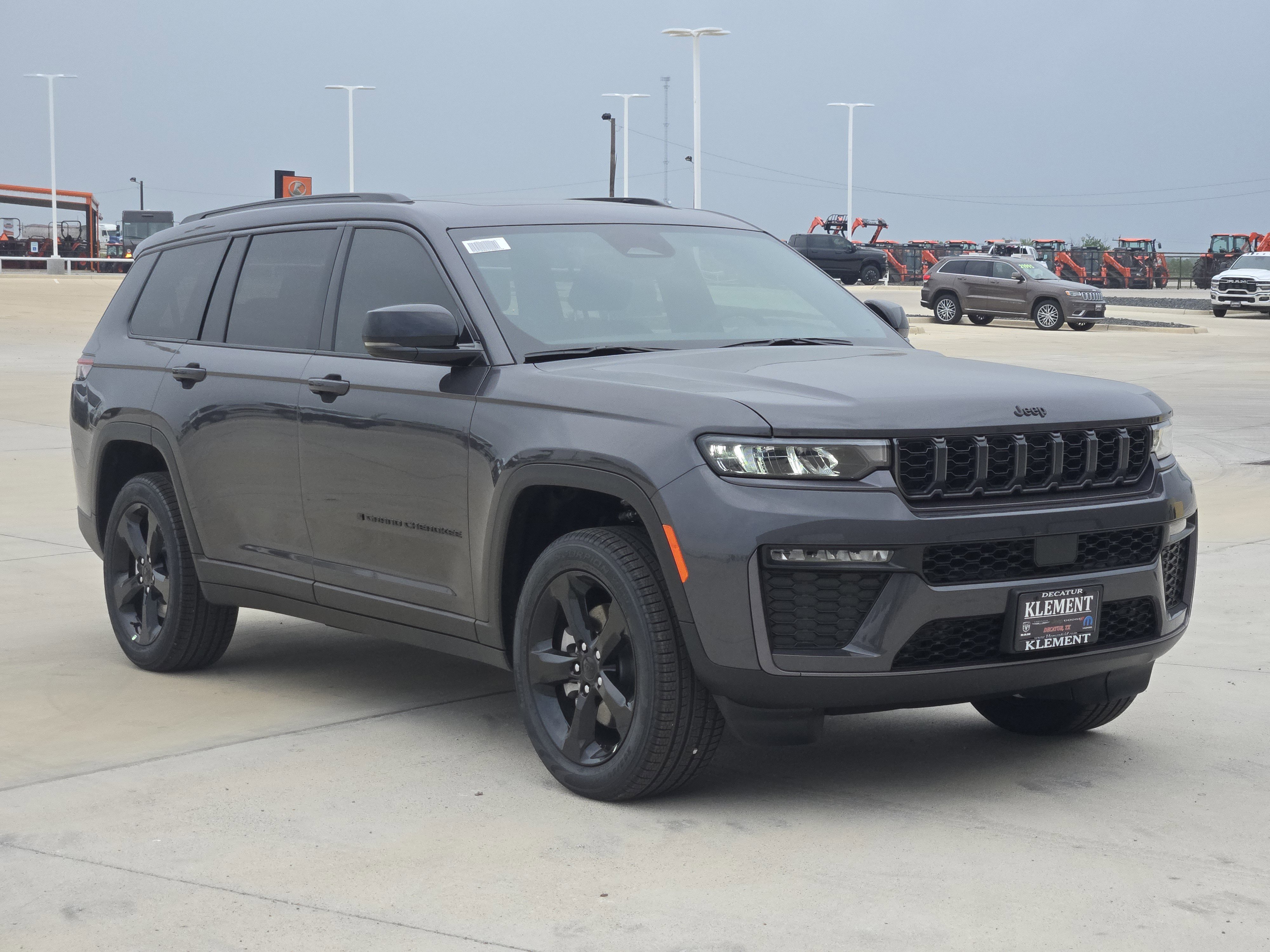 New 2026 Baltic Gray Metallic Clear-Coat Exterior Paint Jeep Limited image 3