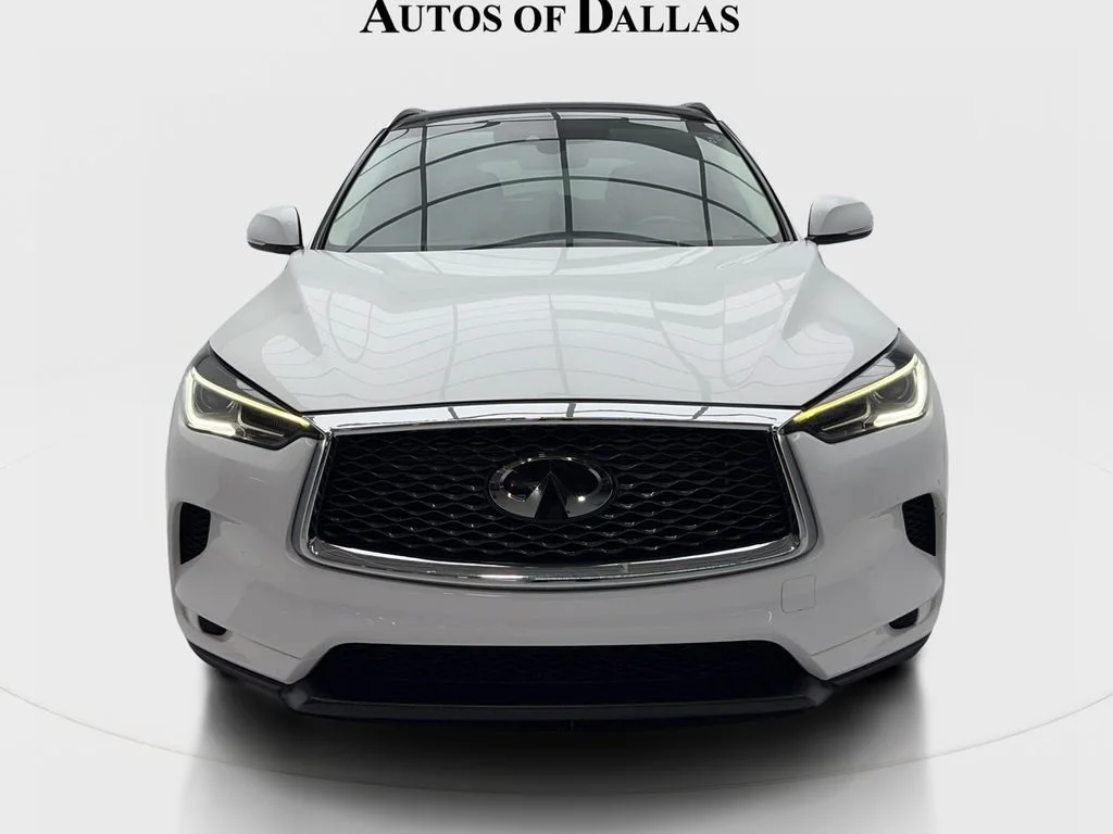 Used 2023 White INFINITI LUXE image 3