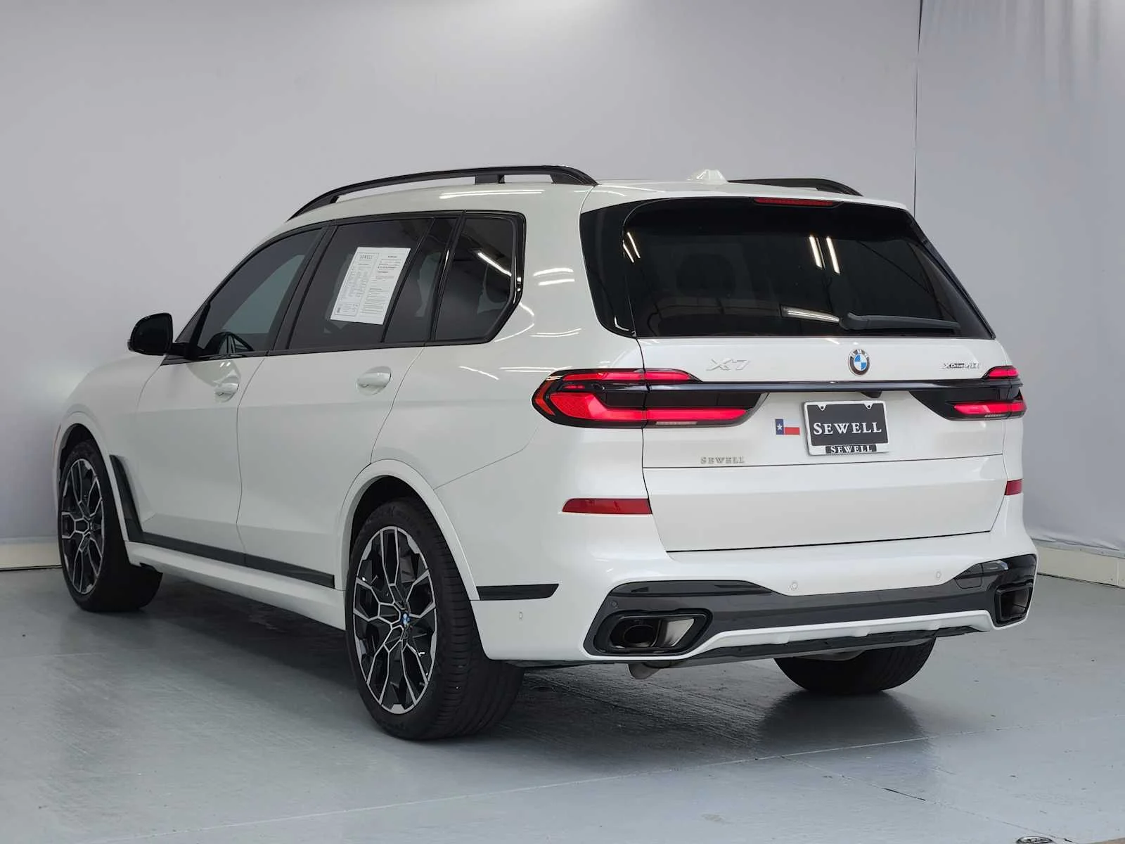 Certified Used 2024 Mineral White Metallic BMW xDrive40i image 3