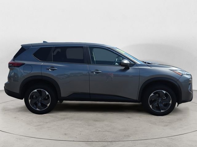 Used 2024 Gray Nissan SV image 4