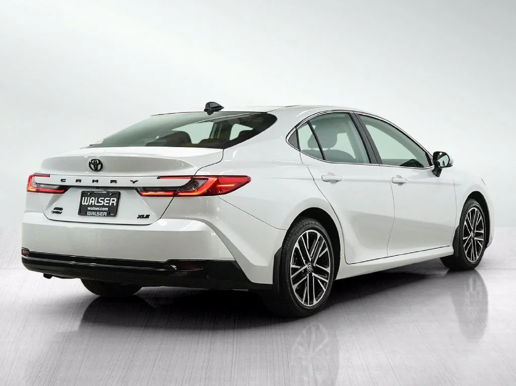 Used 2026  Toyota LE image 5