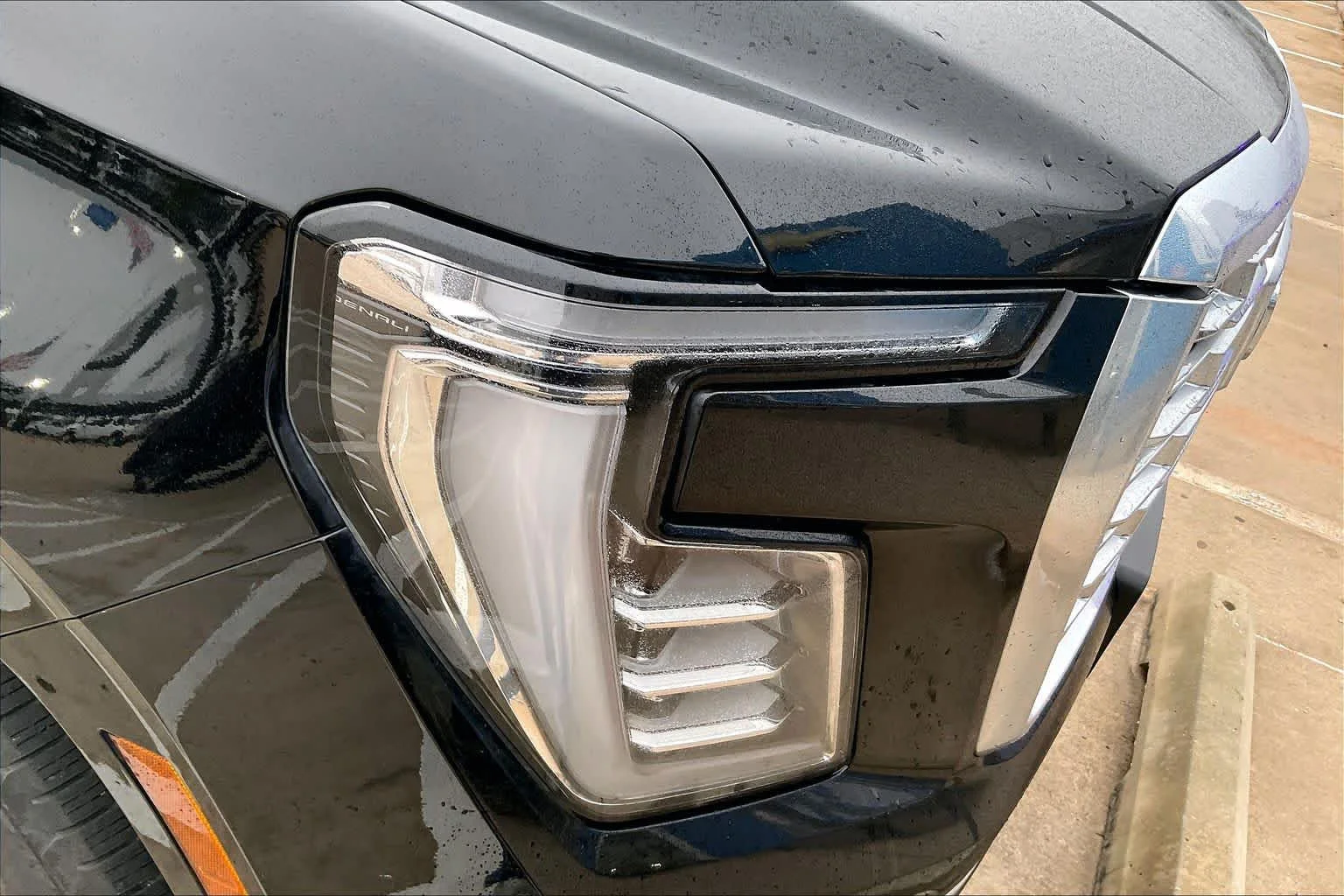 Used 2025 Onyx Black GMC Denali image 25