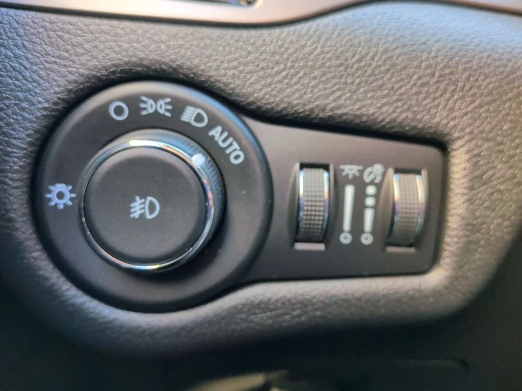 2021 Jeep Cherokee Latitude Lux - Photo 16