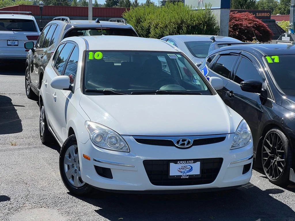 Used 2010 Polar White Hyundai GLS image 1