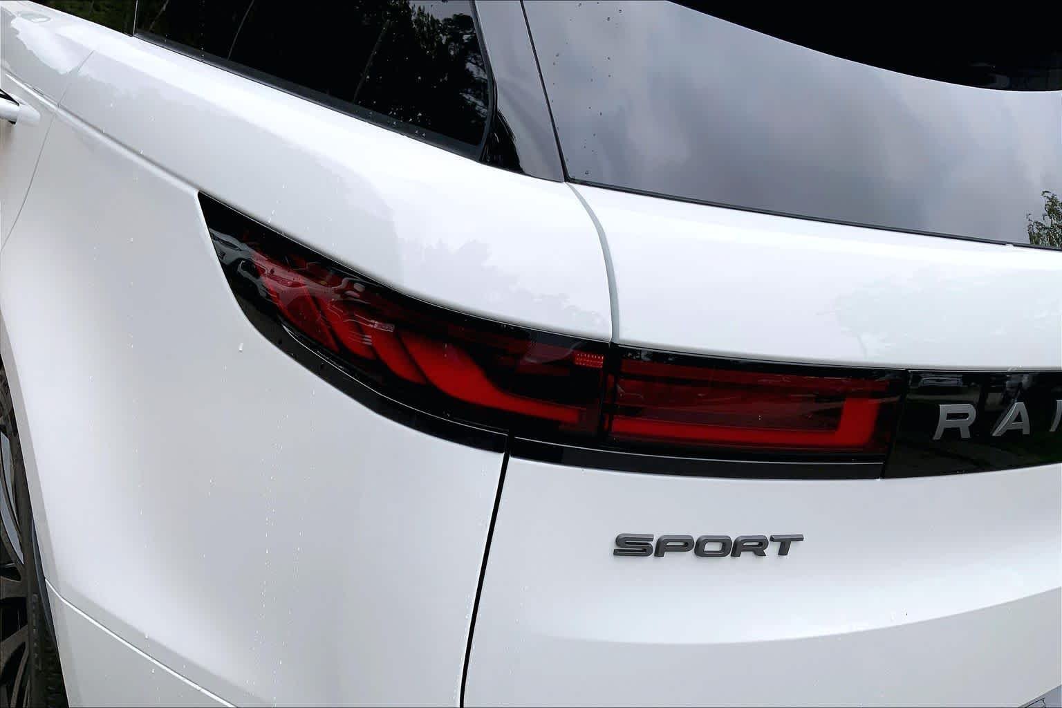 New 2026 Fuji White Land Rover SE image 5