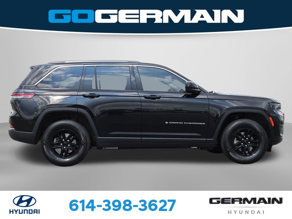 Used 2023 Black Jeep Laredo image 7