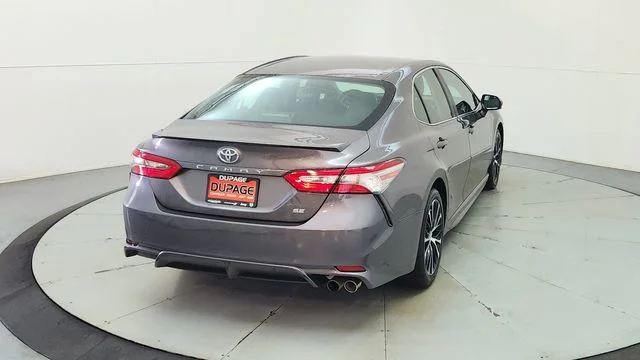 Used 2018 Gray Toyota SE image 9