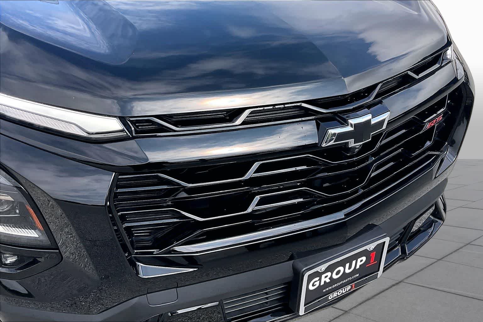 Used 2025 Mosaic Black Metallic Chevrolet AWD RS image 32