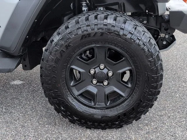 Used 2023 Silver Jeep Mojave image 11