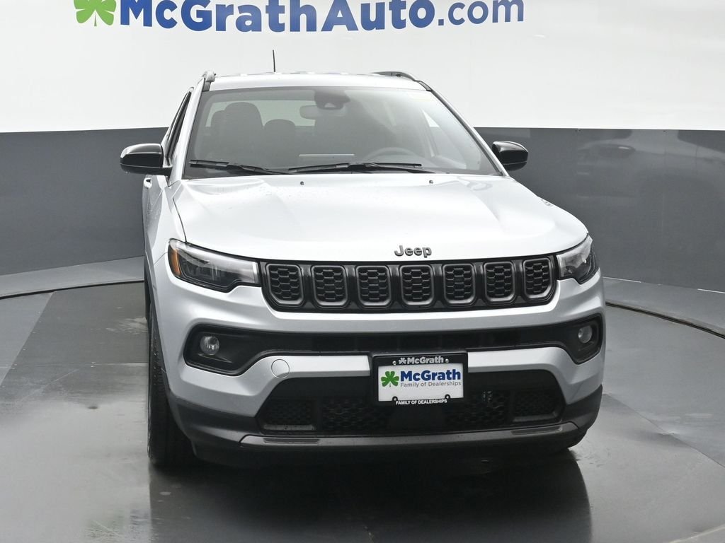 New 2026 Silver Zynith Metallic Clear-Coat Exterior Paint Jeep Latitude image 5