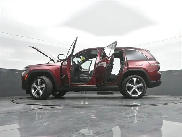 New 2026 Velvet Red Pearl-Coat Exterior Paint Jeep Limited image 50