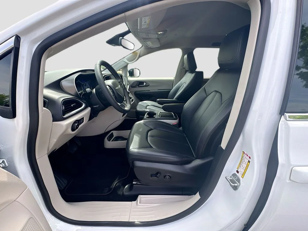 Used 2024 Bright White Clearcoat Chrysler Touring L image 26