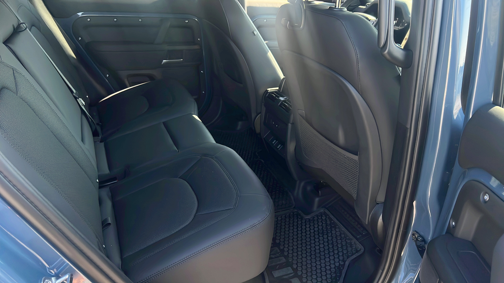 2026 Land Rover Defender X-Dynamic SE - Photo 25