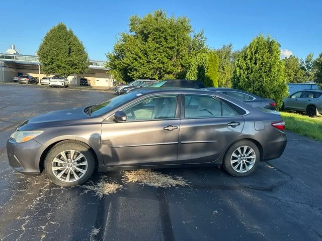 Used 2015 Gray Toyota XLE image 4