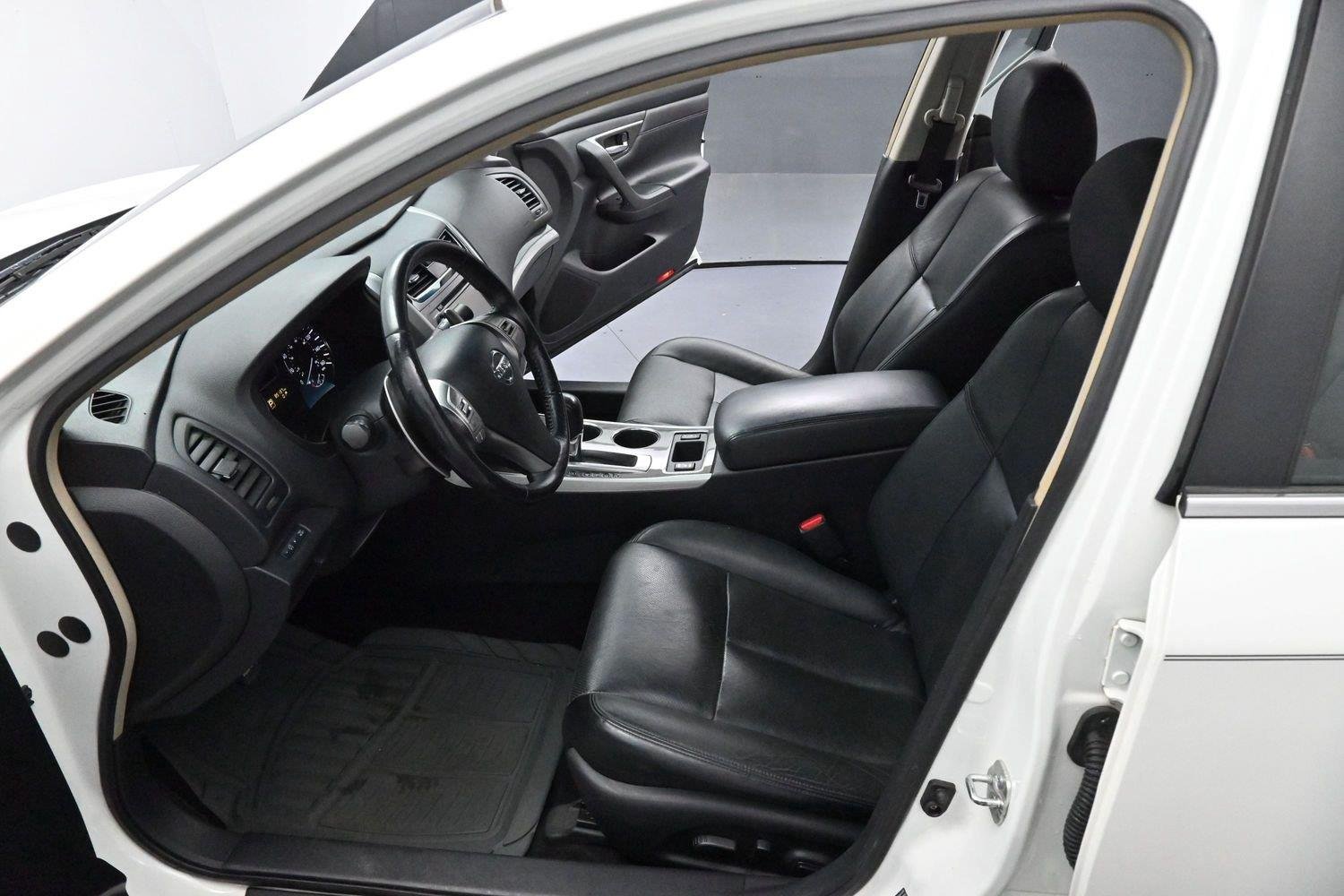 Used 2013 Pearl White Nissan 3.5 SL image 12