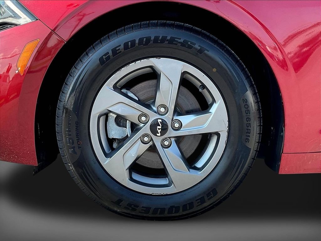 Used 2023 Red Kia LXS image 32