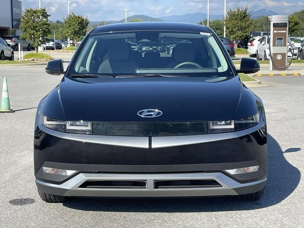 Used 2024 Abyss Black Hyundai SE image 23