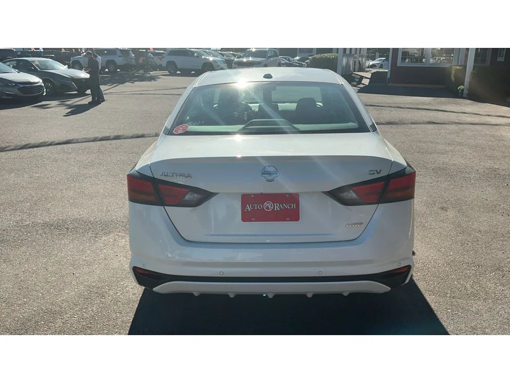 Used 2022 Pearl White Tricoat Nissan 2.5 SV image 18