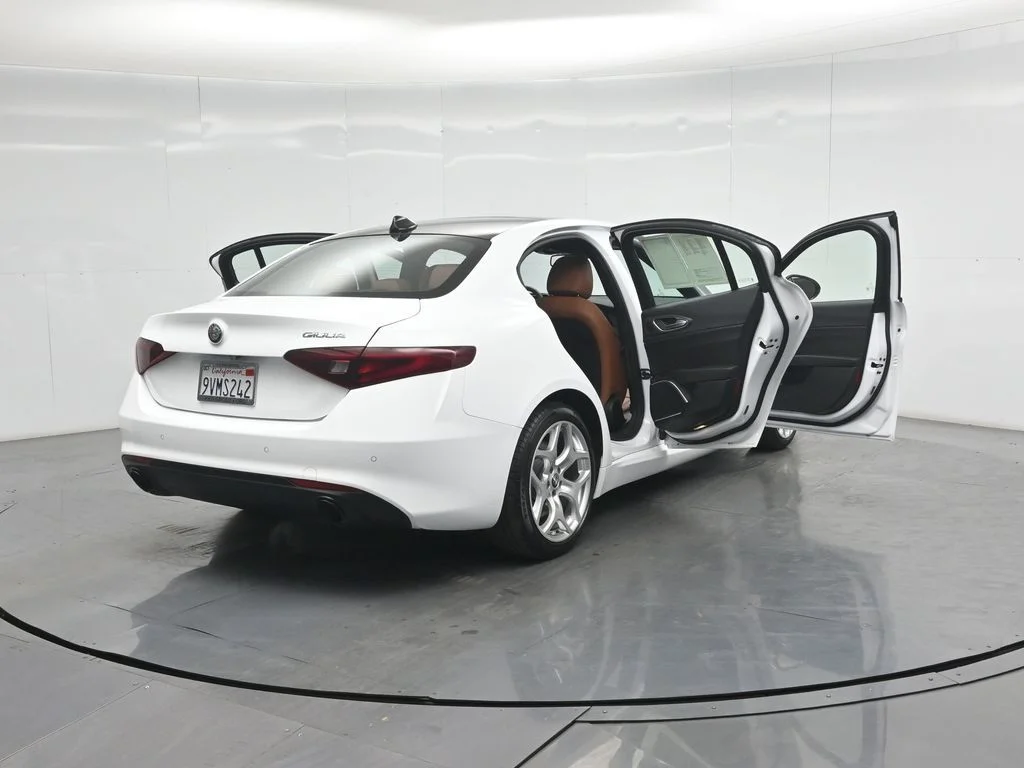 Used 2022 White Alfa Romeo Ti image 4