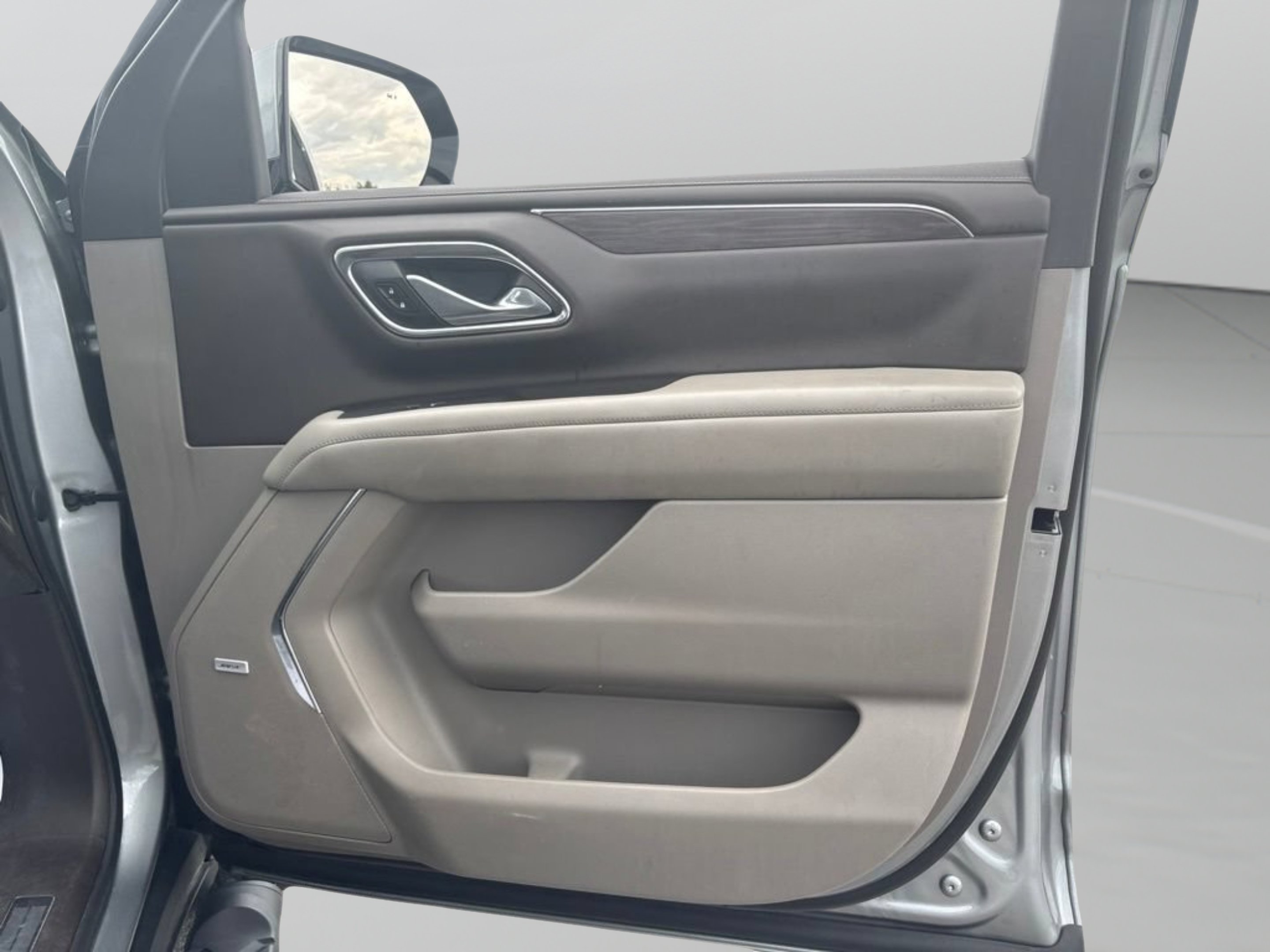 Used 2023 Sterling Gray Metallic Chevrolet Z71 image 25