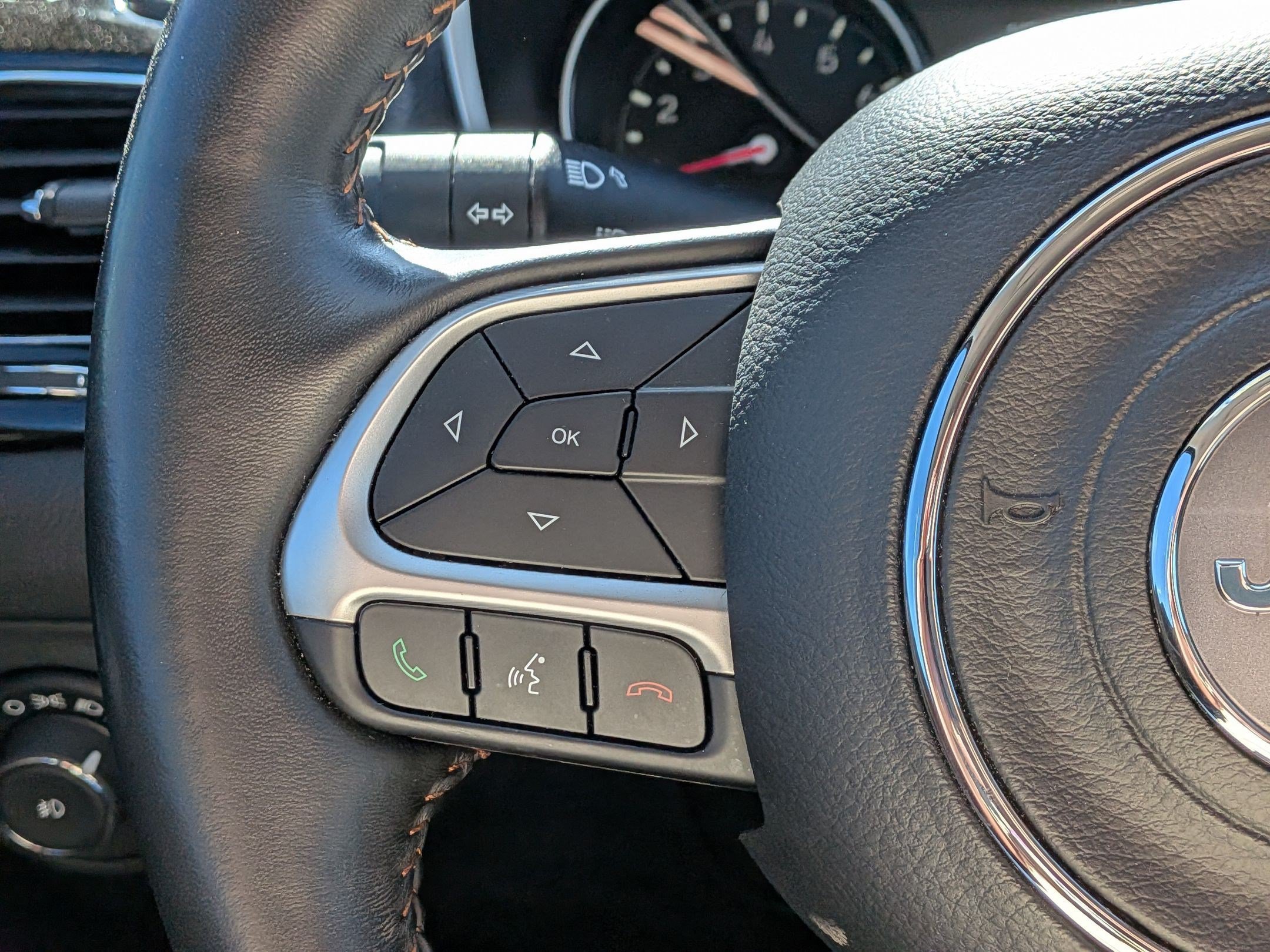Certified Used 2019 Diamond Black Crystal Pearlcoat Jeep Limited image 17