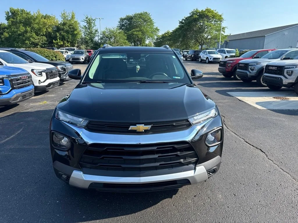 Used 2022 Mosaic Black Metallic Chevrolet LT image 3