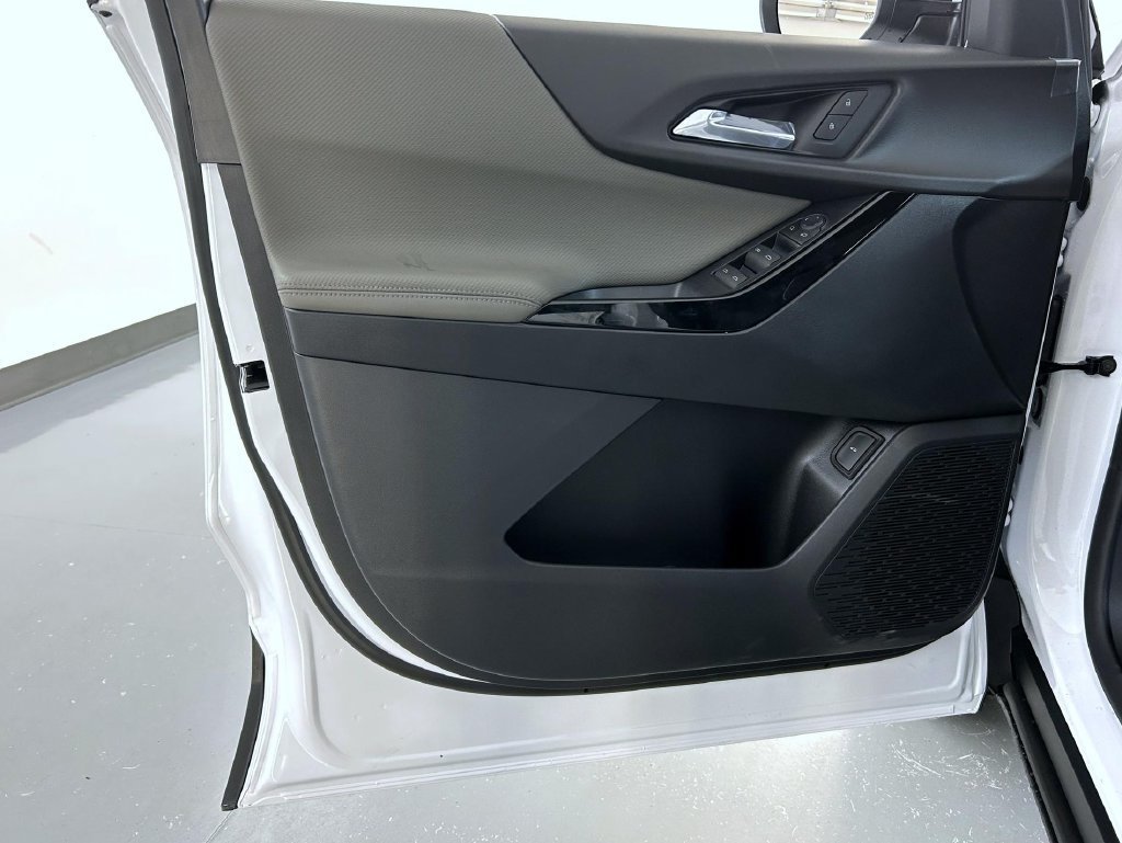 New 2027 Summit White Chevrolet LT image 9