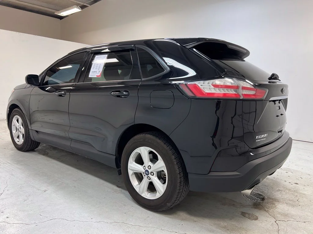 Used 2019 Black Ford SE image 11