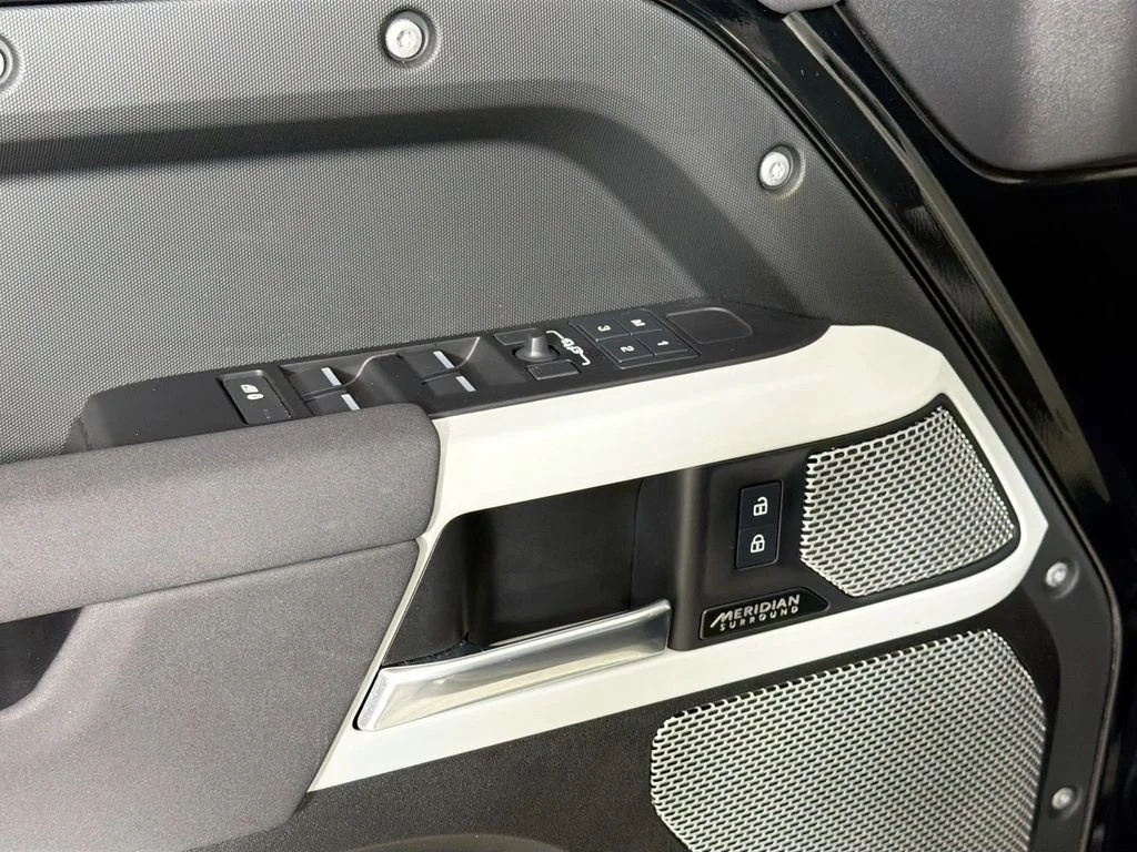 Used 2023 Santorini Black Metallic Land Rover SE image 18