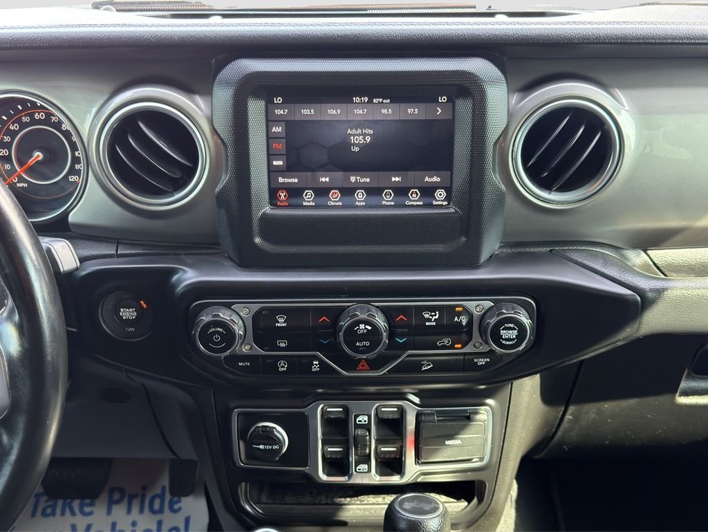 Used 2020 Silver Jeep Unlimited Sahara image 16