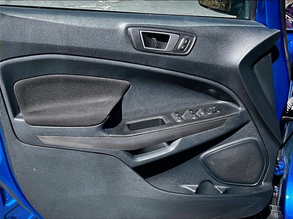 Used 2022 Lightning Blue Metallic Ford SE image 9