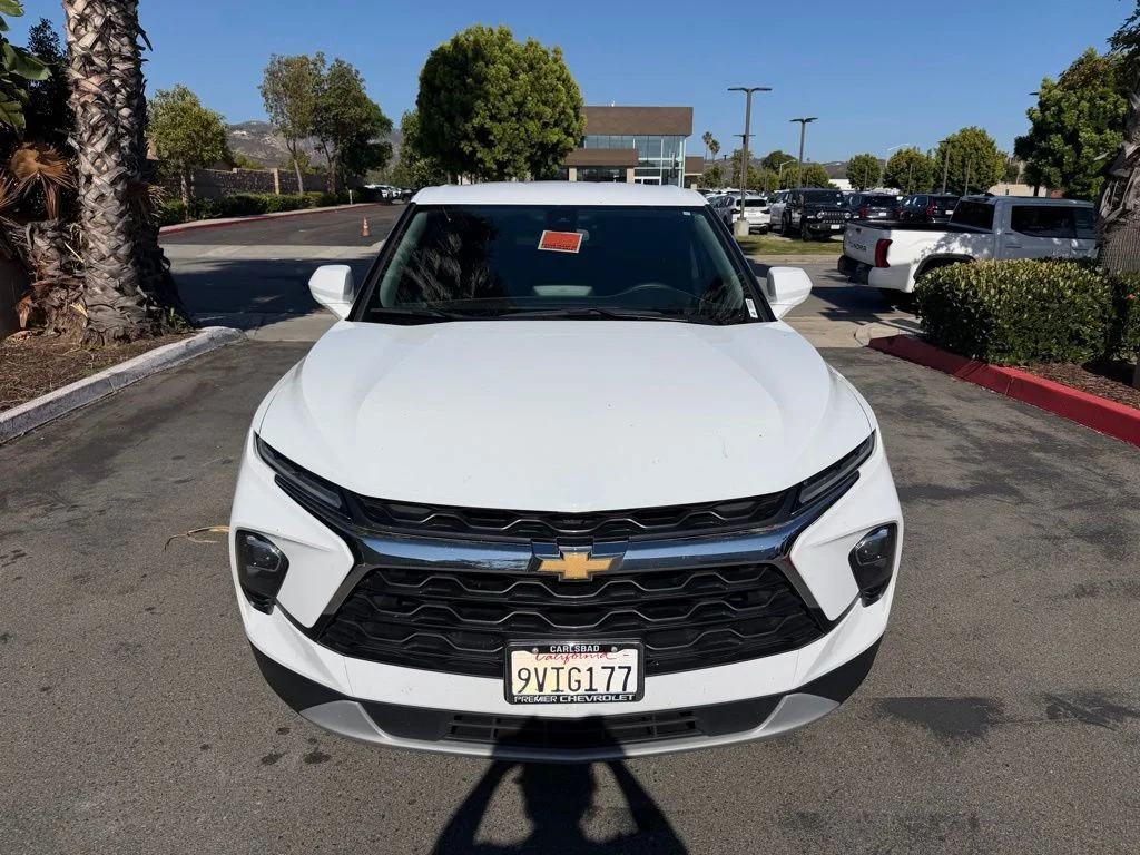 Used 2025 White Chevrolet LT image 3
