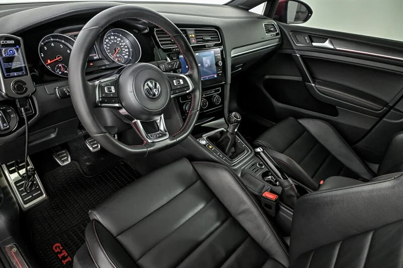 Used 2020 Tornado Red Volkswagen SE image 24