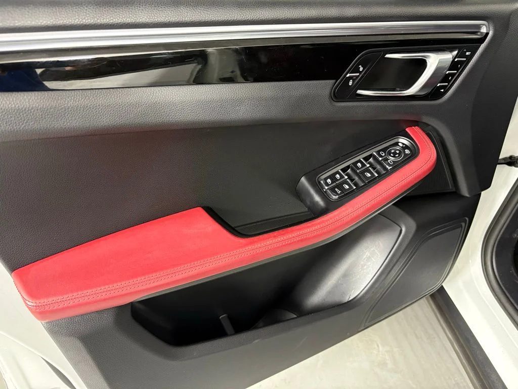 Used 2018 White Porsche Base image 15