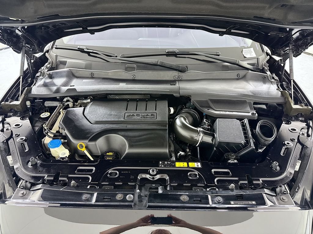 Used 2020  Jaguar SE image 29
