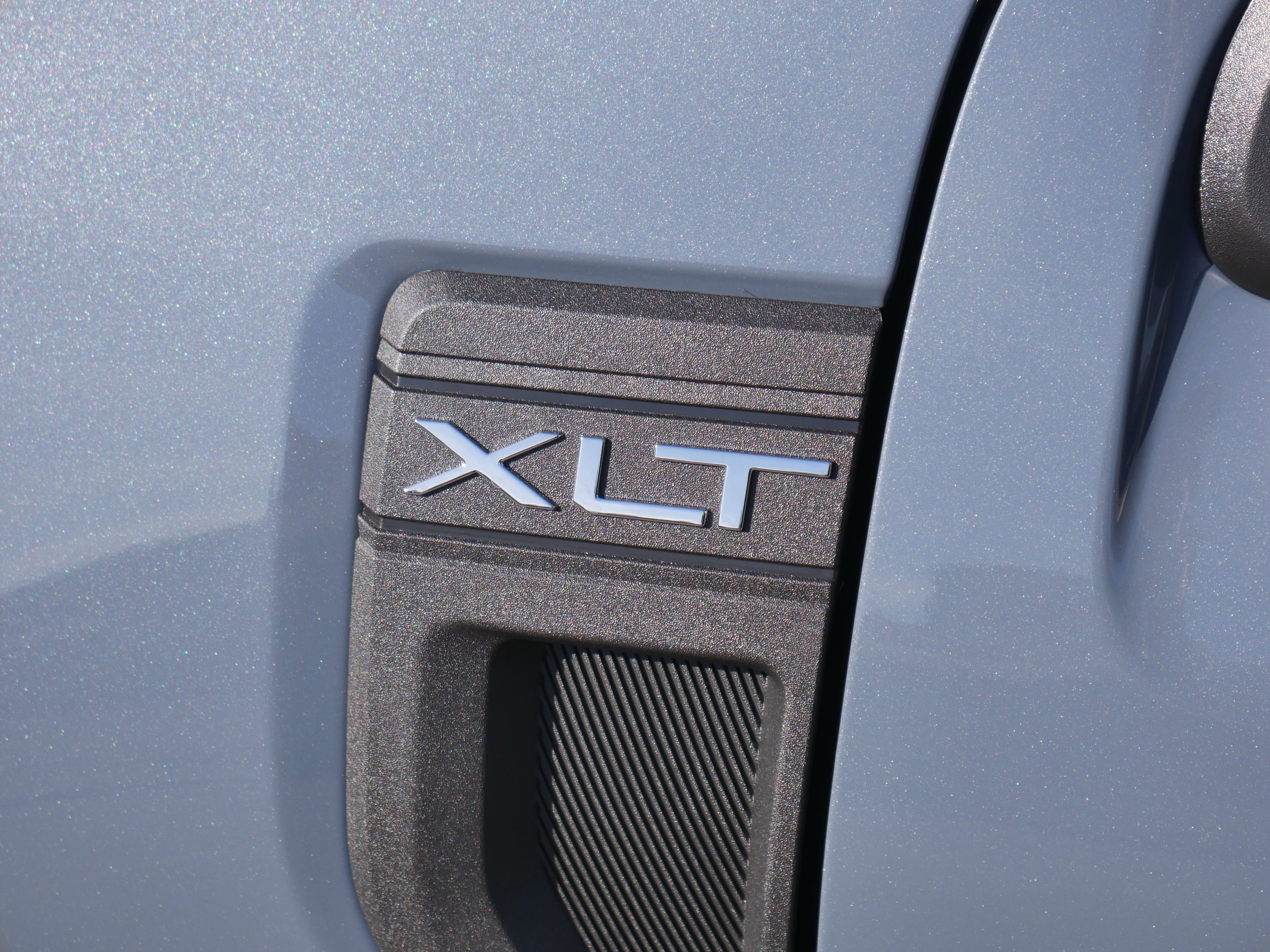 New 2025 Azure Gray Metallic Tri-Coat Ford XLT image 16