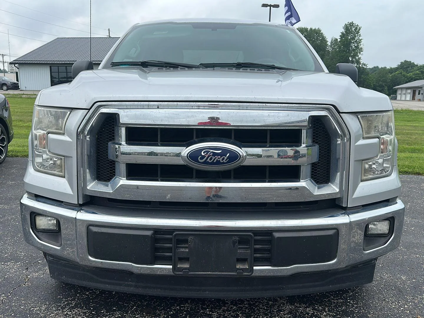 Used 2017 Ingot Silver Ford XLT image 2