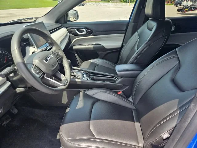 Used 2025 Blue Jeep Limited image 9