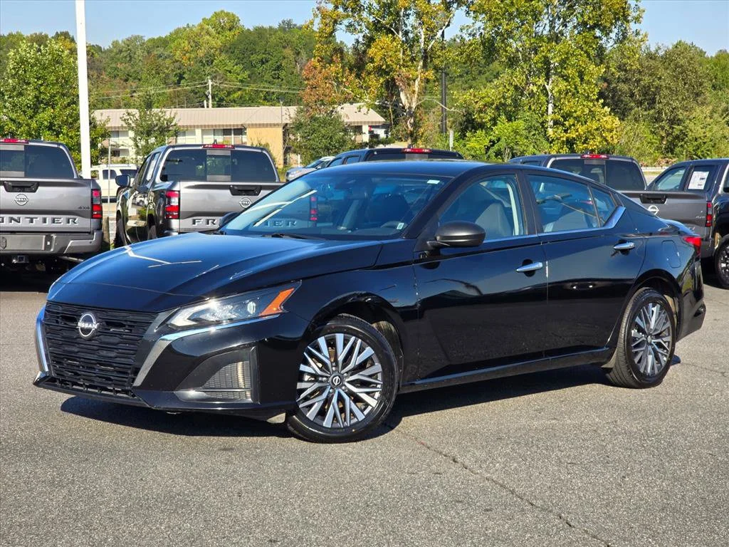 Used 2025 Black Nissan 2.5 SV image 1